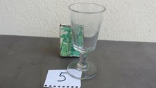 N° 5. Ancien verre à vin sur