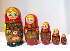 Poupée Gigogne matriochka "Rouge et Fleurs" 5 pièces