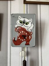 Ancienne pendule mécanique soviétique chat en bottes URSS