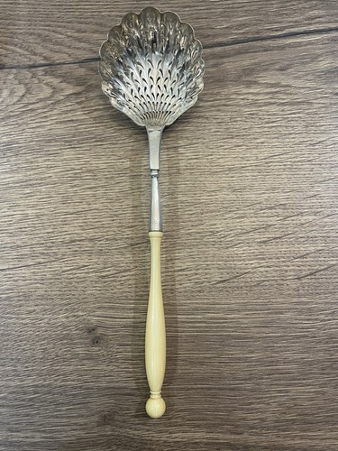 Ancienne saupoudreuse en - ,