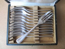 12 fourchettes à gâteau à tarte ou dessert Christofle modèle America en coffret