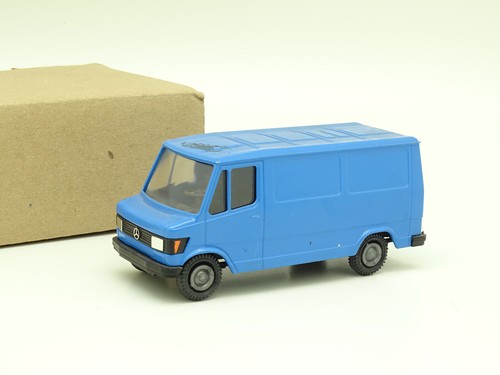 Conrad mercedes 207d - 1/50,