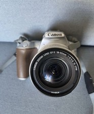 Appareil photo reflex compact Canon EOS 250D argenté très peu utilisé + objectif