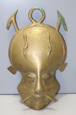 -ANCIEN PETIT MASQUE AFRICAIN en BRONZE COLLECTION DECO ART AFRICAIN     D