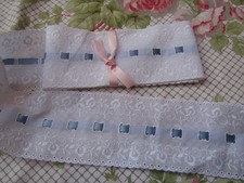 140 cm de   broderie anglaise