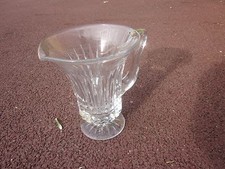 CRUCHE SUR PIEDOUCHE EN