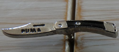 Beau petit pin - beau, couteau
