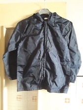Coupe-vent, veste de pluie, imperméable marine 12 ans + son étui Comme neuf