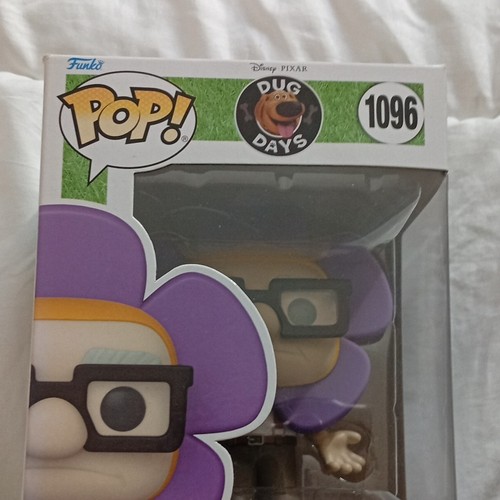 Funko pop vinyl figurine - pop!, dug