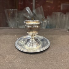 Ancien coquetier sur coupelle