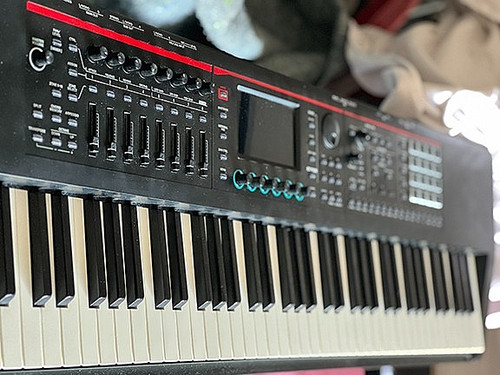 Fantom synthesizer sampler - fantom-08,