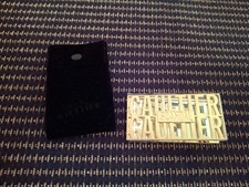 Magnifique Miroir De Poche Jean Paul Gaultier  Collector  et  son étui  suédine