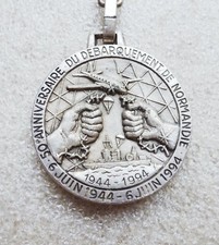 Porte clés 50e Anniversaire du Débarquement en Normandie (diamètre 4 cm)