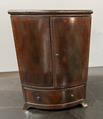 Vintage minitaure armoire - minitaure,