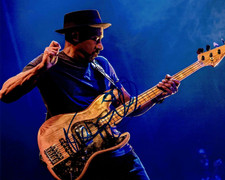 GFA GAGNANT DU GRAMMY Bassiste