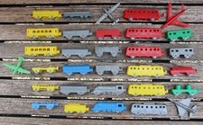 Lot jouets anciens trains et avion plastique publicitaire café JAVADOR années 60