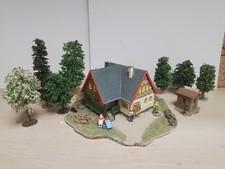 AUHAGEN HO. 12225. SCENE MAQUETTE DECOR MAISON FORESTIERE ET CABANON, 7 ARBRES