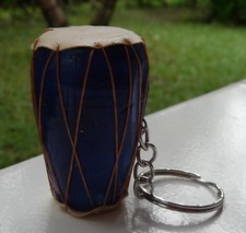 Porte-clés djembé ethnique Africain tam tam bleu en peau de chèvre et bois 