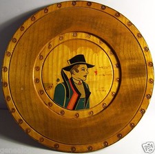 RARE ASSIETTE ARTISANALE EN BOIS PERSONNAGE BRETAGNE BRETON signé AB