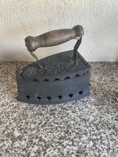 Ancien fer à repasser  à braise
