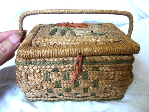 Ancienne boîte couture - à,