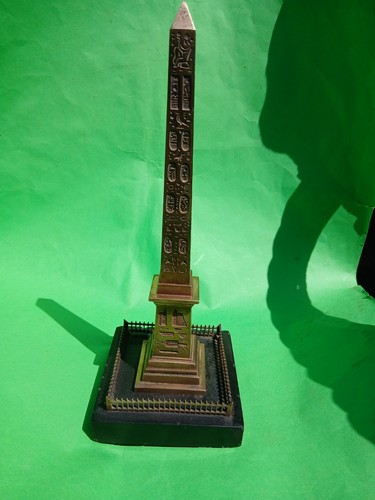 Obélisque concorde en - de,