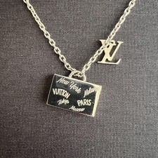 Collier Louis Vuitton collier LV étui Aloha médaillon argent M63645 du Japon YZ