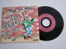 SP 45 TOURS VINYLE , JIVE BUNNY AND THE MASTER , SWING THE MOOD . VG + / VG + . 