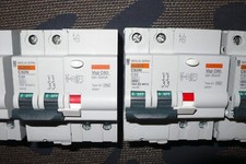 DISJONCTEUR DIFFERENTIEL 2POLES PROTEGES 32A 30mA COURBE C. MERLIN GERIN PC.10KA