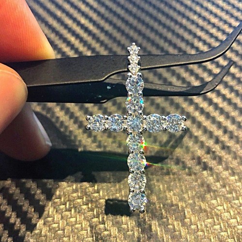 Pendentif croix simulée