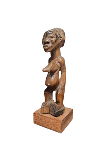 Statuette féminine - statuette,