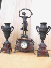 GARNITURE  DE CHEMINEE "   LES ROSES " de R. RICHARD  =  PENDULE + VASES