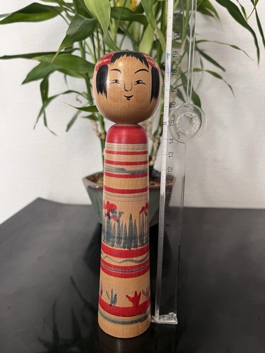 Kokeshi style tsuchiyu lignes - style,