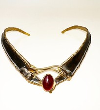 BRUTALISTE COLLIER RAS DU COU TORQUE TRAVAIL D'ARTISTE vers 1970