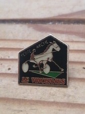 Pin's Pins Pin Enamel Cheval Trop SULKY Vincennes "Petite Arche" 