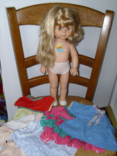 Poupée Kattie Kenner (avec mèche et médaillon)et sa garde-robe