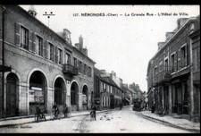 NERONDES (18) TRICYCLE d'Handicapé à la BOUCHERIE , EPICERIE & MAIRIE animées
