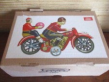 MOTO  TOLE MECANIQUE AVEC ENFANT AU BALLON PAYA RBA  NEUF EN BOITE