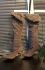 Très jolie bottes cuissardes neuf en daim et avec la fourrure, taille 40