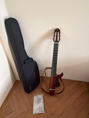 Guitare classique silencieuse