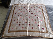foulard en soie imprimé - taille 90*90 - Pierre Cardin - parfait état