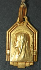 Belle médaille religieuse