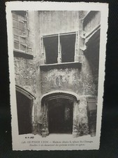 Carte postale ancienne Le Vieux Maison située 3 place du Change Ref F711