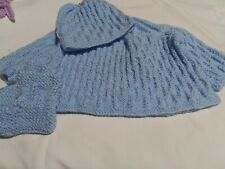 BRASSIERE  BONNET ET CHAUSSONS