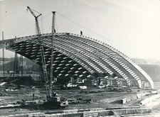 Argentique construction métallique dôme charpente grues travail manuel ouvriers