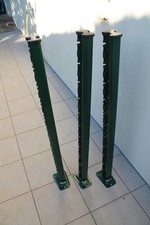 poteaux de cloture pour grillage rigide 1,10m de long avec pieds de fixation