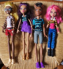 Monster High A Pack Of Trouble Wolf Family 4 Pack Clawd Clawdeen Clawdia Howleen