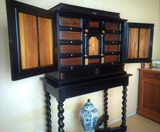 Cabinet de style Louis XIII
