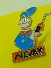pin's pins badge automobile.  tracteur. NEVAX soudure brasage chauffagiste