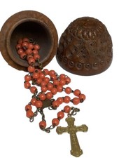 Boîte à chapelet Œuf bois de Corozo Sculpté XIX ème & Chapelet perles de Corail